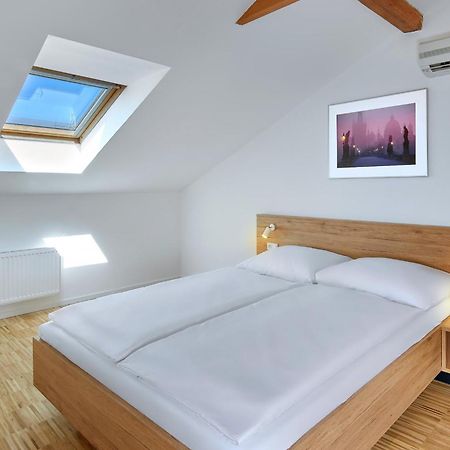Downtown Suites Kodanska Prága Kültér fotó
