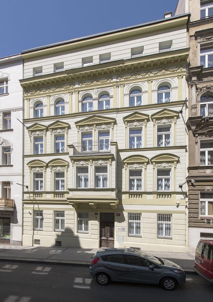 Downtown Suites Kodanska Prága Kültér fotó