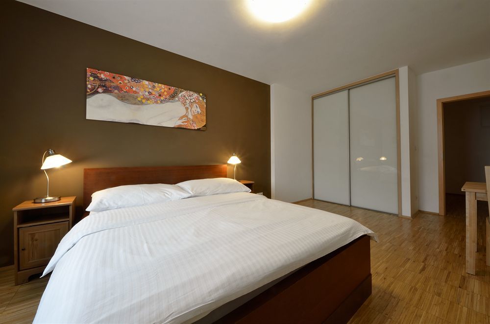 Downtown Suites Kodanska Prága Kültér fotó