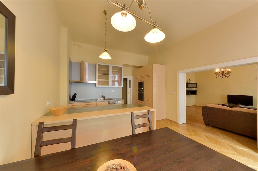 Downtown Suites Kodanska Prága Kültér fotó