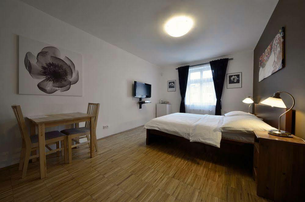 Downtown Suites Kodanska Prága Kültér fotó