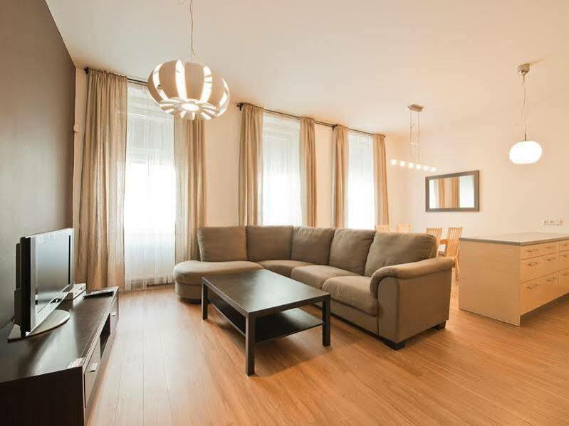 Downtown Suites Kodanska Prága Kültér fotó