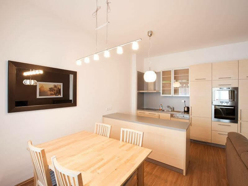 Downtown Suites Kodanska Prága Kültér fotó