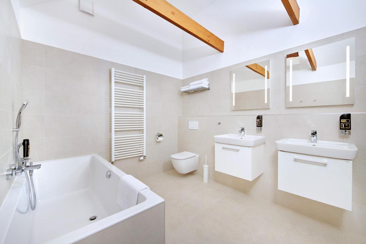 Downtown Suites Kodanska Prága Kültér fotó